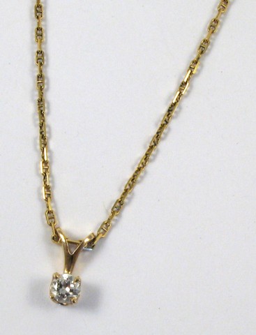 Appraisal: DIAMOND PENDANT NECKLACE the pendant suspended on a yellow gold