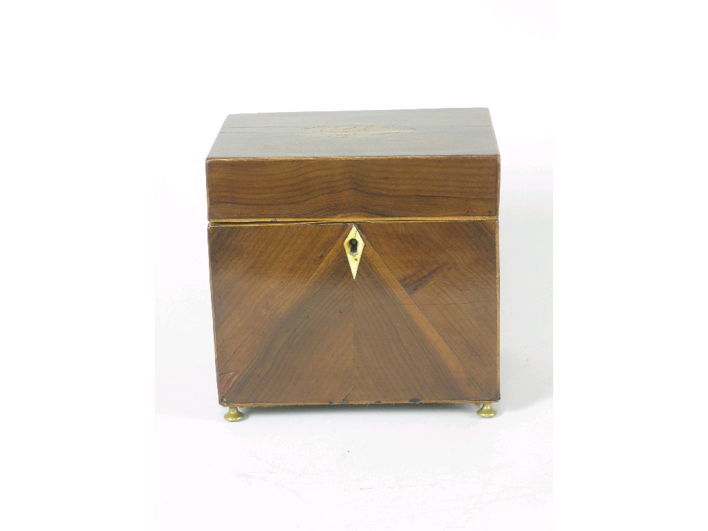 Appraisal: A Georgian yew wood Tea Caddy with shell inlay to