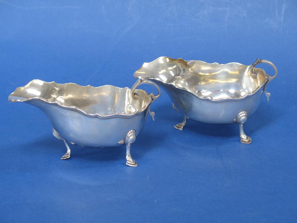 Appraisal: A MATCHED PAIR OF SAUCE BOATS of oval form with