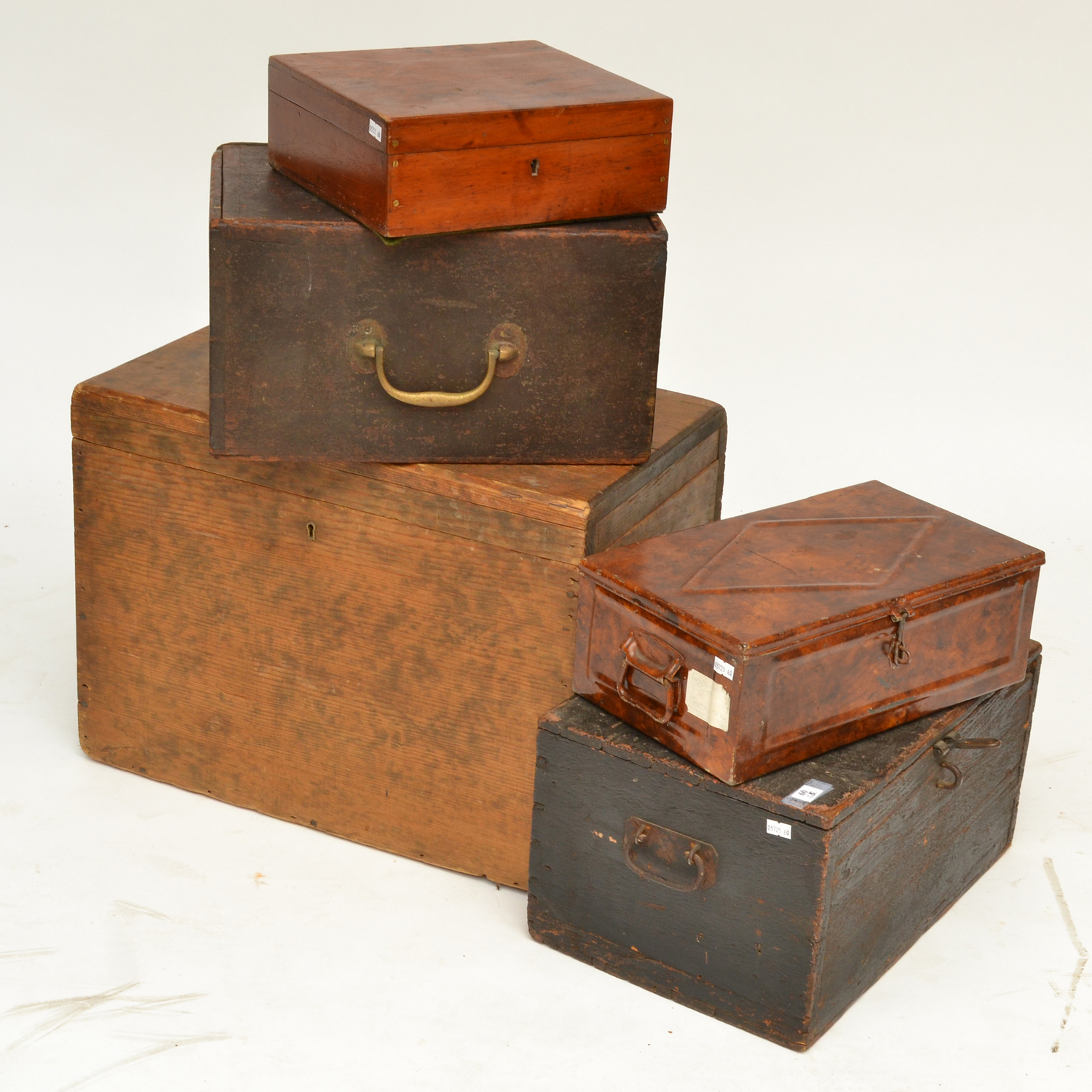 Appraisal: A GROUP OF FOUR VINTAGE WOODEN BOXES AND A PAINTED