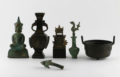 Appraisal: A Chinese bronze vase of archaic form and five South