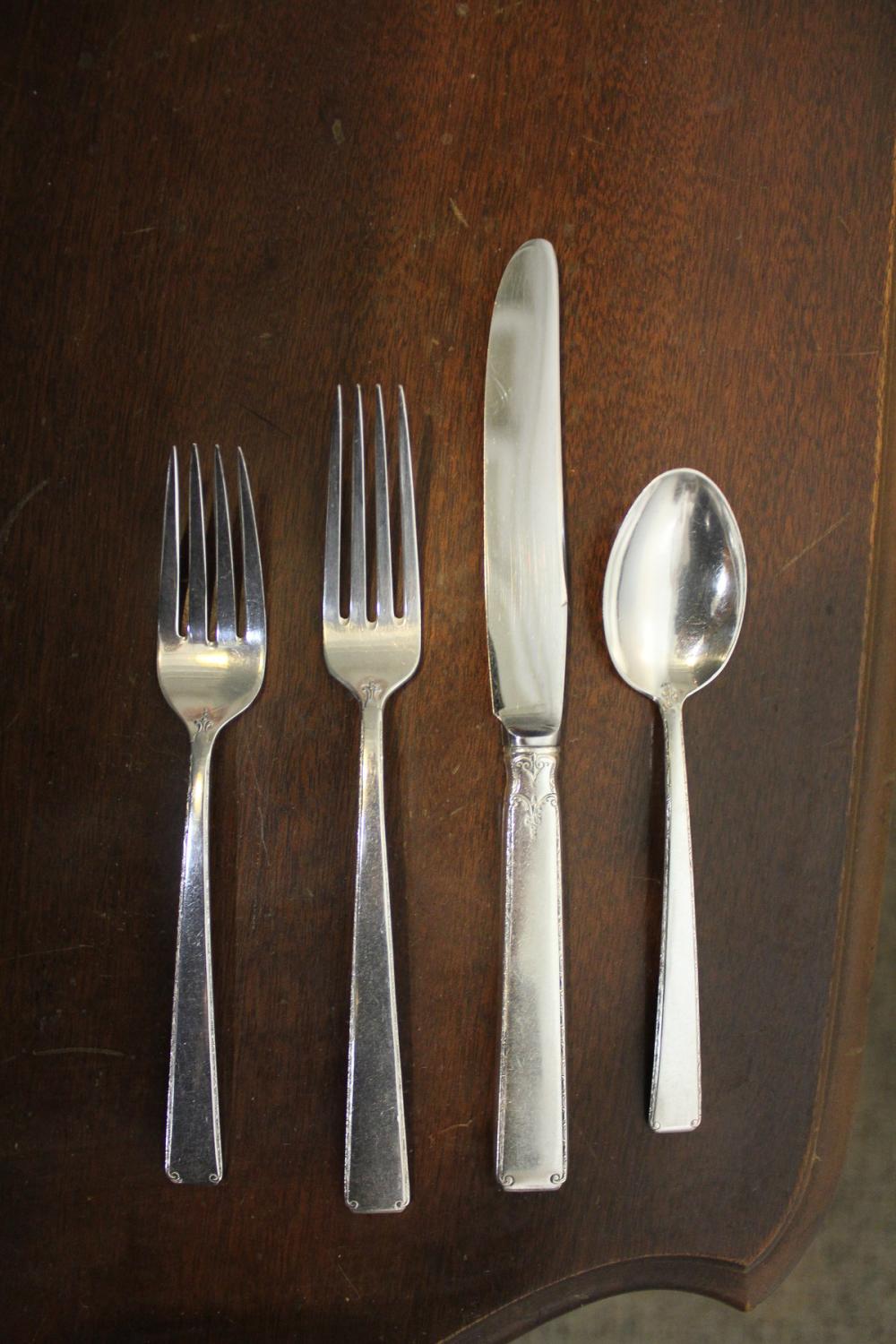 Appraisal: TOWLE OLD LACE STERLING SILVER FLATWARE SET pieces comprised of