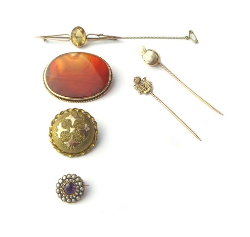 Appraisal: A gold mounted banded agate cameo set stick pin carved