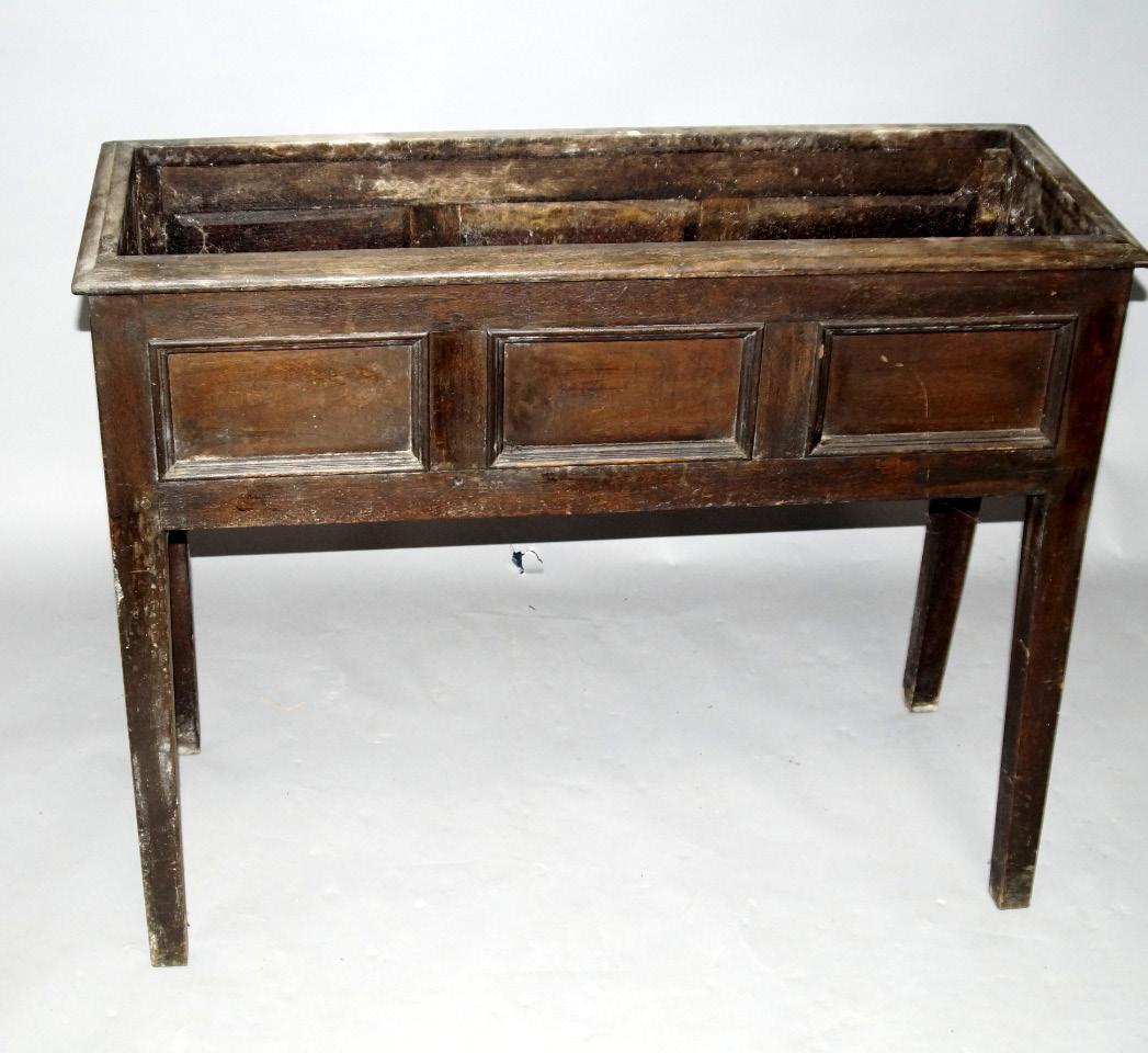 Appraisal: An oak jardiniere stand of rectangular trough construction with zinc