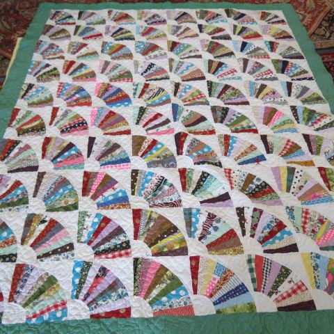 Appraisal: Handmade Quilt fan design