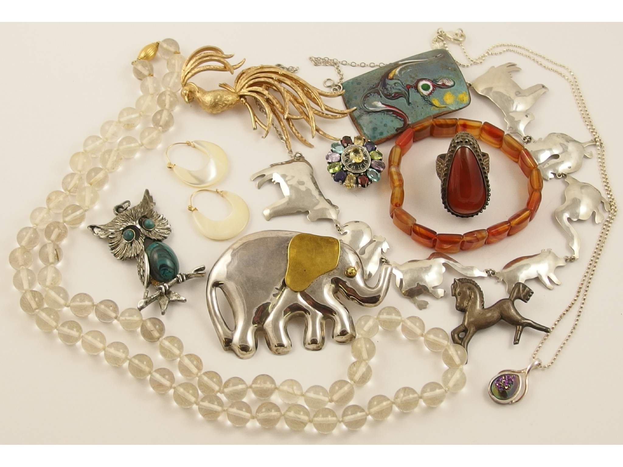 Appraisal: A good collection of vintage silver and costume jewellery to