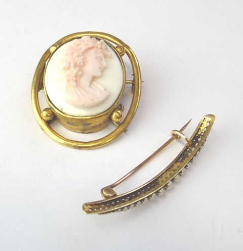 Appraisal: A gold and seed pearl set brooch designed as a