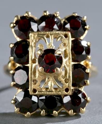 Appraisal: Garnet and kt yellow gold shield ring A garnet and