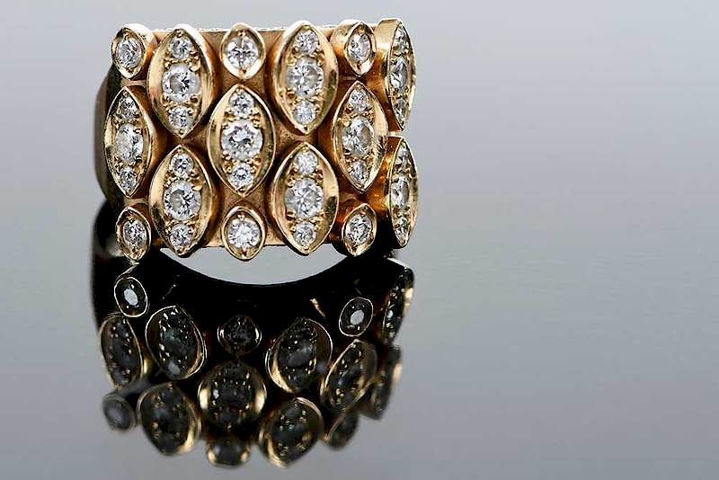 Appraisal: Cartier kt Diamond Ring marquise shaped en tremblant sections round