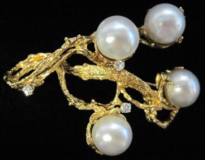 Appraisal: karat yellow gold diamond and pearl broochTextured 'branches' accented by