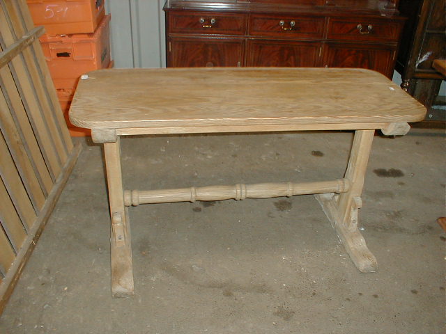 Appraisal: A pitch pine centre table