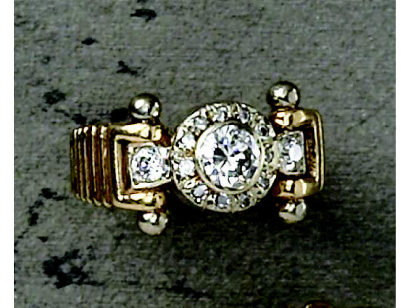 Appraisal: DIAMOND RING k yellow gold ring with white gold center