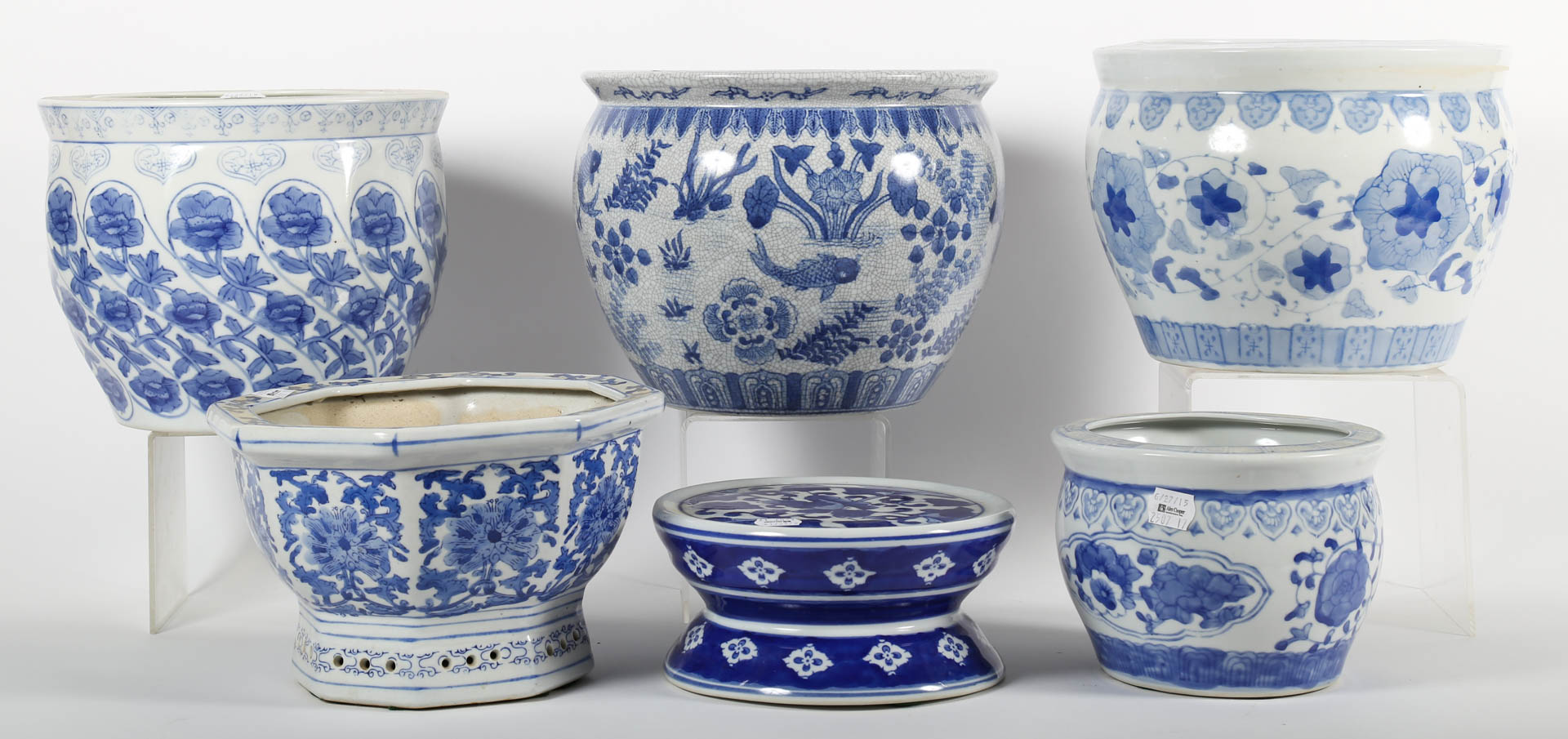 Appraisal: Six pieces of contemporary oriental china Undernumber