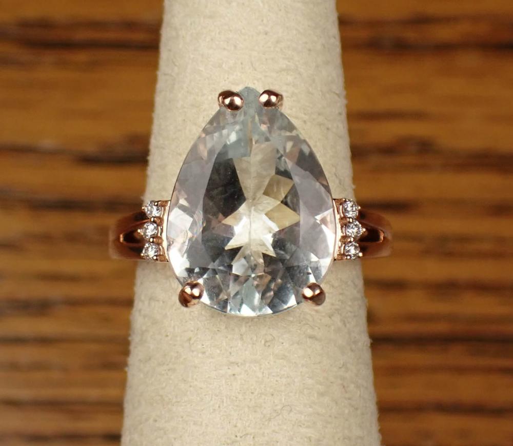 Appraisal: AQUAMARINE DIAMOND AND FOURTEEN KARAT GOLD RING The rose gold