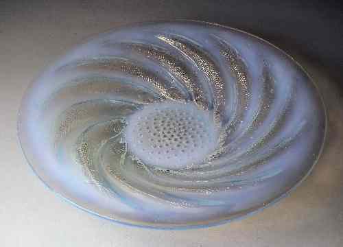 Appraisal: A s Lalique blue opalescent glass bowl of ''Poissons'' design