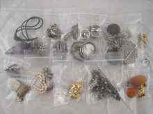 Appraisal: A mixed lot of silver white metal tests silver and