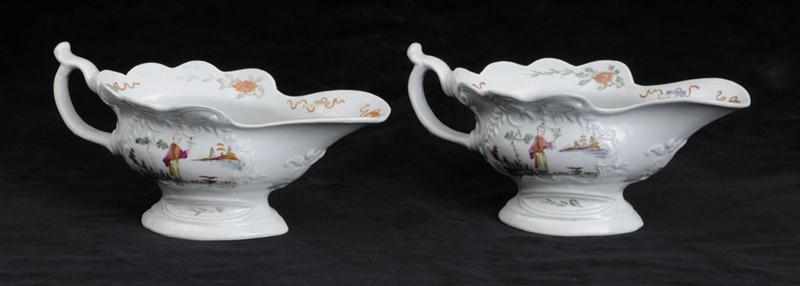 Appraisal: PAIR OF WORCESTER PORCELAIN SAUCE BOATS Each with two famille