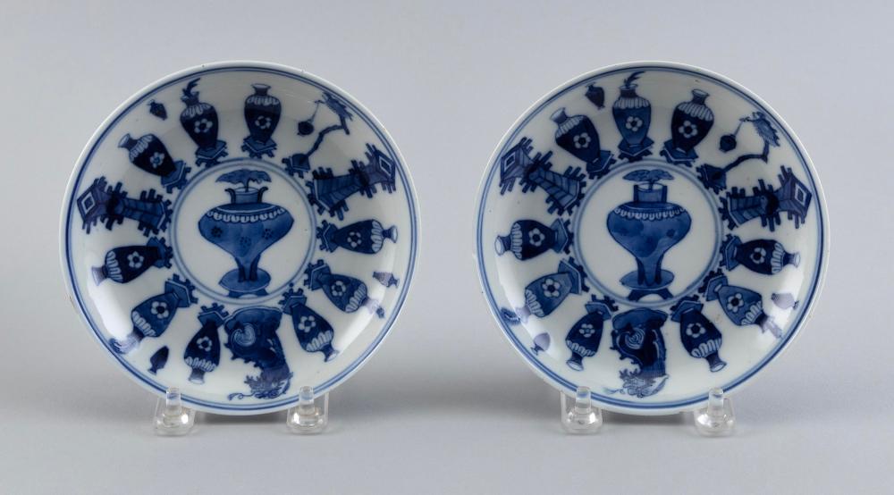 Appraisal: PAIR OF CHINESE BLUE AND WHITE PORCELAIN DISHES TH CENTURY