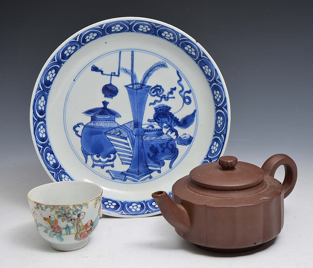 Appraisal: A CHINESE BLUE AND WHITE DISH Guangxu mark and period