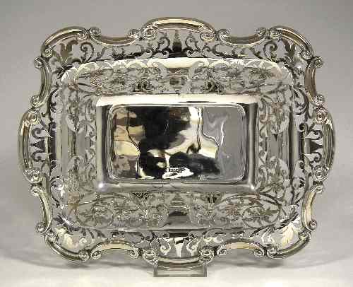 Appraisal: A George V silver rectangular cake dish of shaped outline