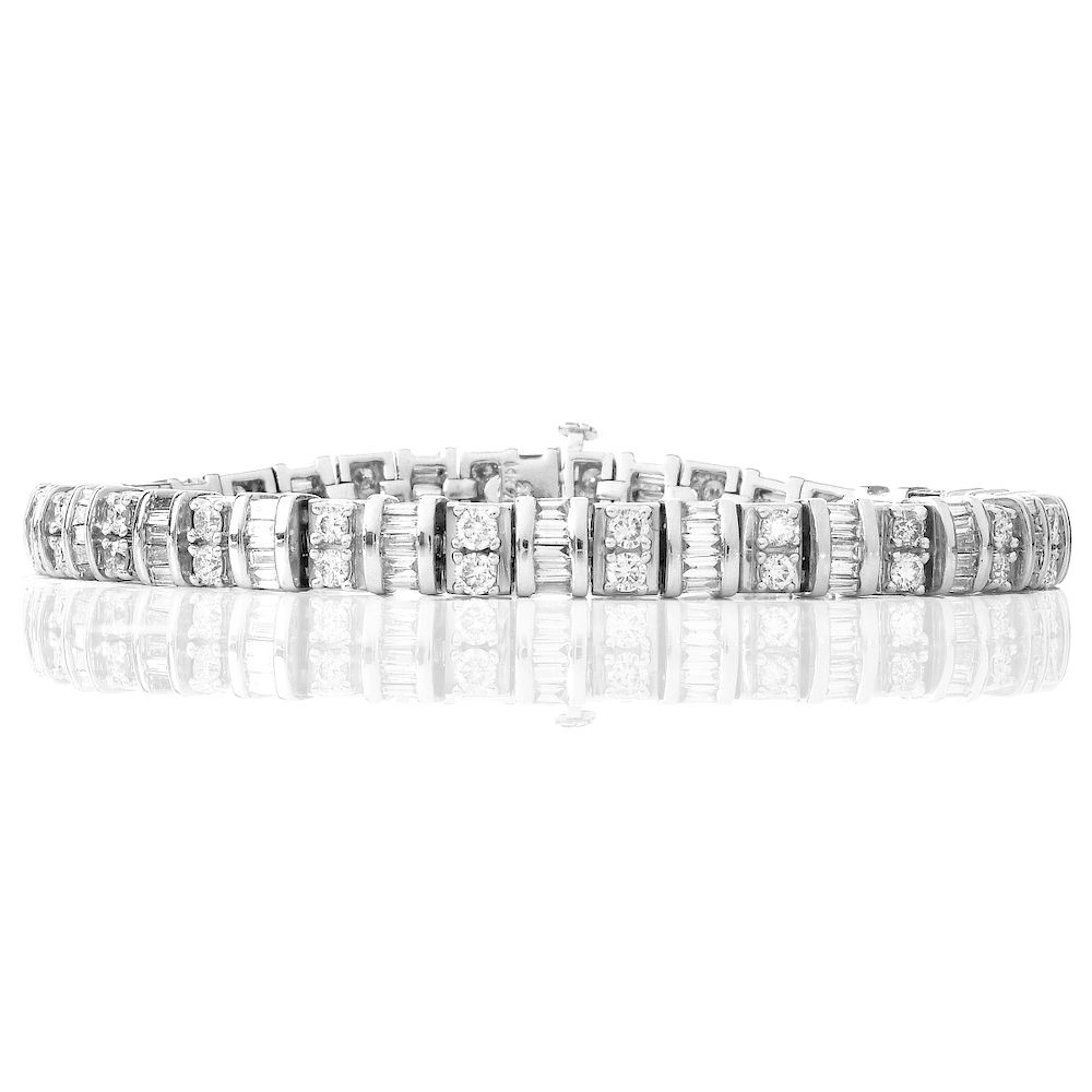 Appraisal: ct TW Diamond and K Gold Bracelet Approx Carat TW