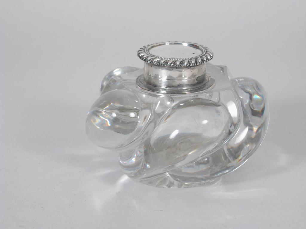 Appraisal: An Edward VII silver lidded spirally lobed glass Inkwell the