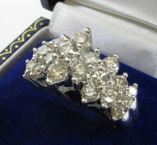 Appraisal: DIAMOND AND K WHITE GOLD RING set with round-cut diamonds