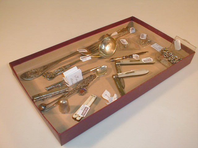 Appraisal: A collection of small silver and plated items including pen