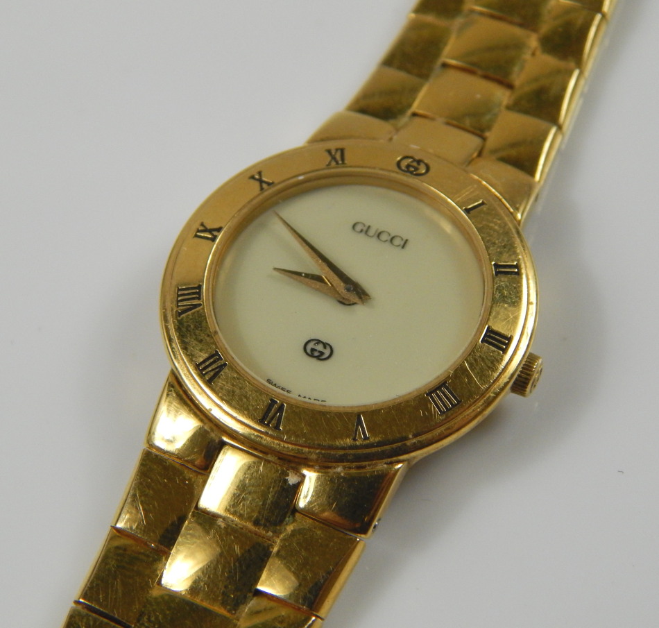 Appraisal: A Gucci ladies wristwatch marked to back Gucci L and