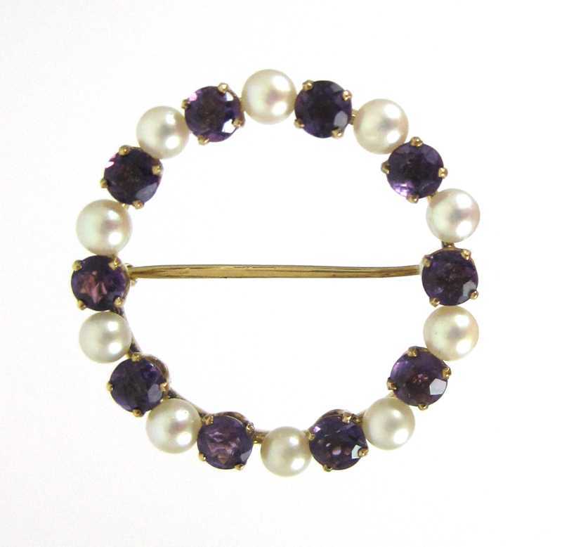 Appraisal: FOURTEEN KARAT YELLOW GOLD AMETHYST AND PEARL BROOCH the open