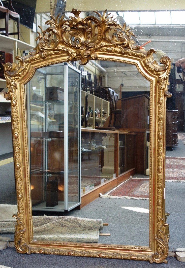 Appraisal: A Victorian gilt framed arch top overmantel mirror with opposing