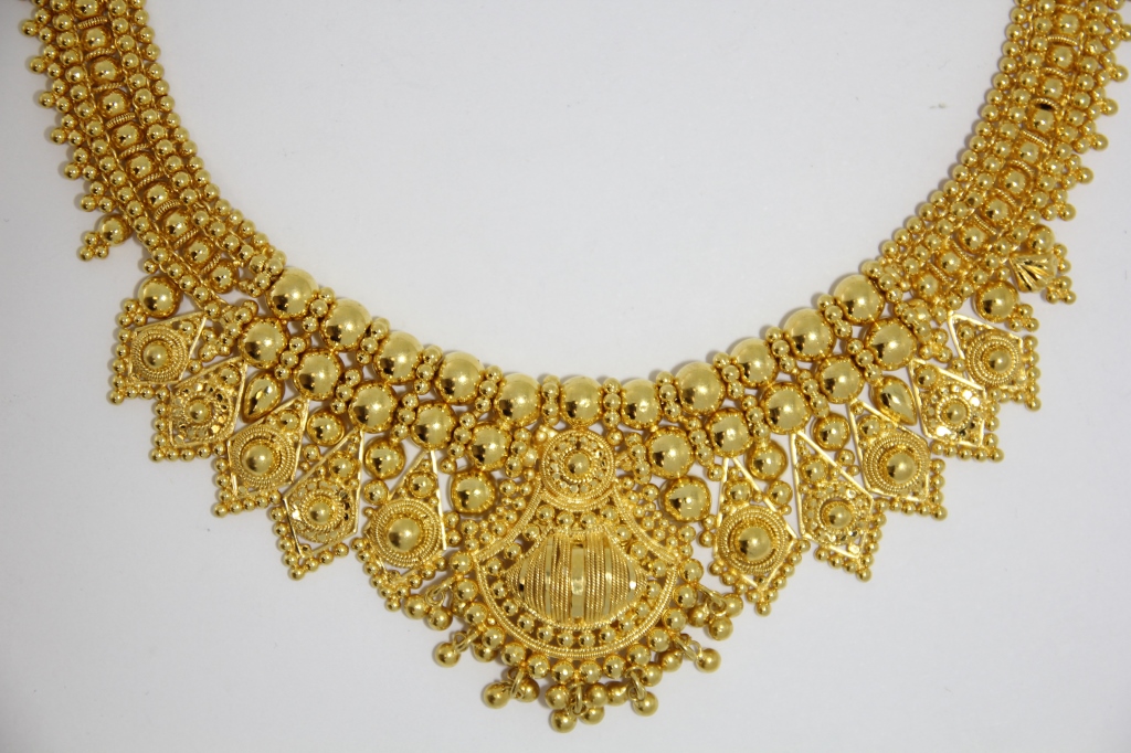 Appraisal: INDIAN MUGHAL STYLE K HIGH STYLE GOLD NECKLACE India th