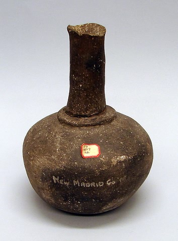 Appraisal: Mound ware water bottle measuring high with early label P