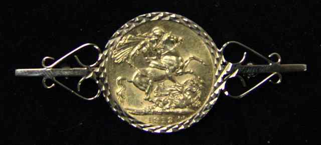 Appraisal: A George V gold sovereign mounted as a brooch total