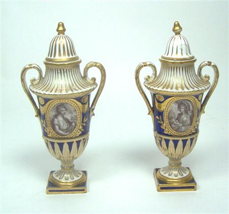 Appraisal: A pair of early th century Worcester vases and covers