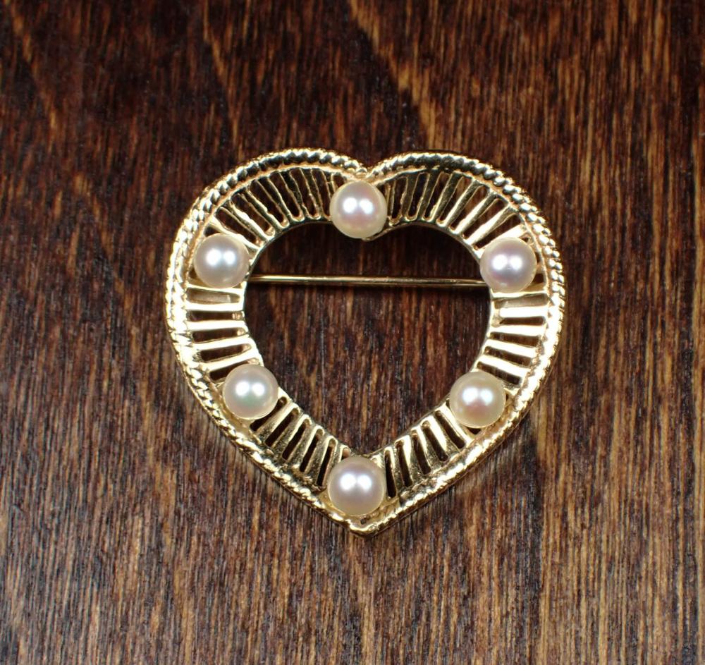 Appraisal: PEARL AND FOURTEEN KARAT GOLD BROOCH The k yellow gold