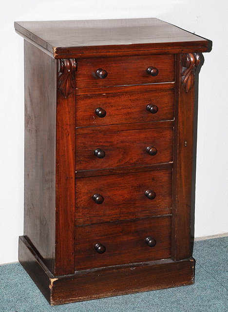 Appraisal: A VICTORIAN MAHOGANY SMALL WELLINGTON CHEST of five graduated drawers