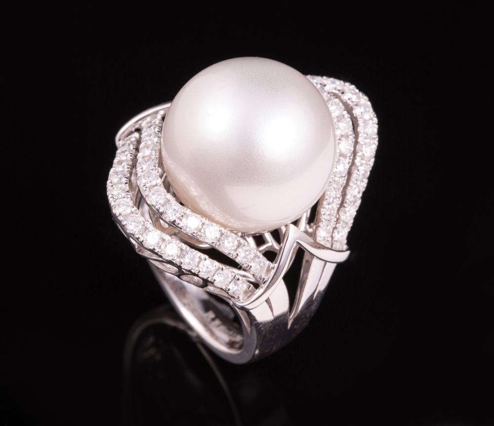 Appraisal: kt White Gold South Sea Pearl and Diamond Ring center