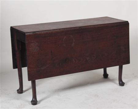 Appraisal: A George II mahogany drop flap dining table the rectangular