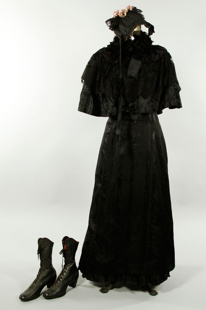 Appraisal: - Period Vintage Outfit on Manikin Period vintage skirt cape