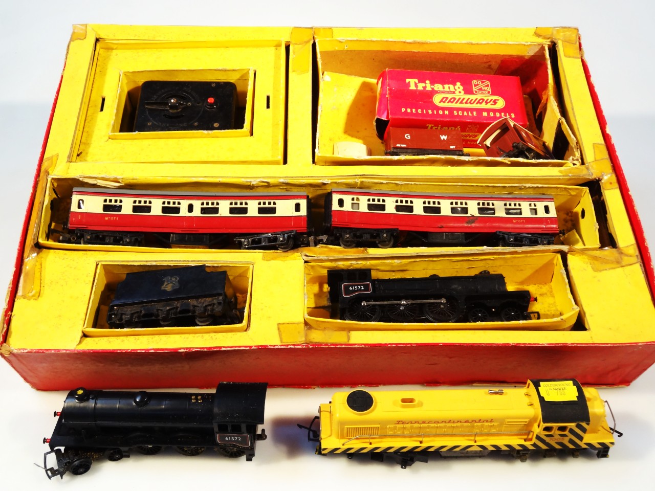 Appraisal: A Tri-ang RiX Electric Passenger Scale Model Train Set to