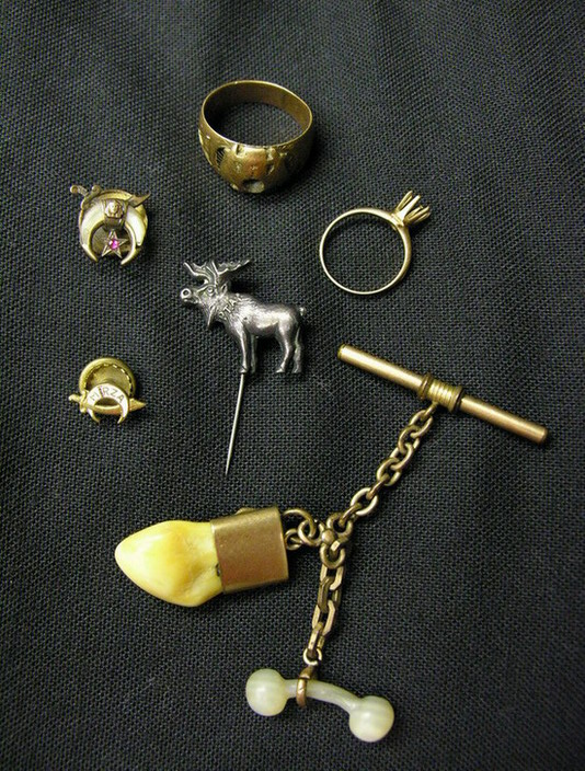 Appraisal: K GOLD ELKS BPOE SHRINER LOT k gold rings elk