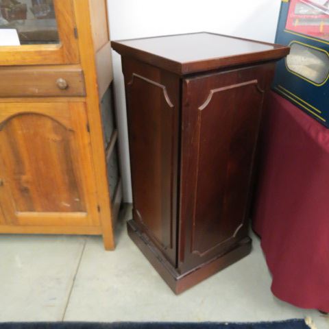 Appraisal: Mahogany Stand with door