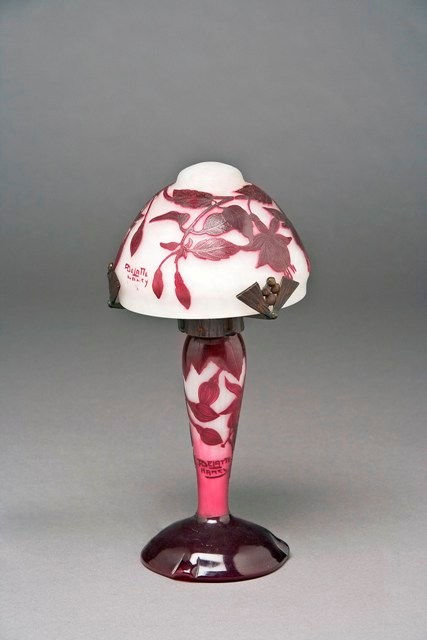 Appraisal: A De Latte Nancy cameo glass lamp Circa in grey