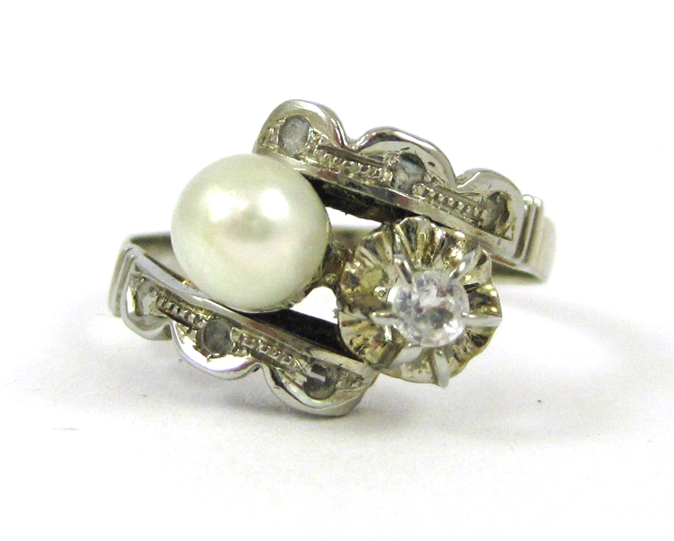 Appraisal: PEARL AND FOURTEEN KARAT WHITE GOLD RING with seven colorless