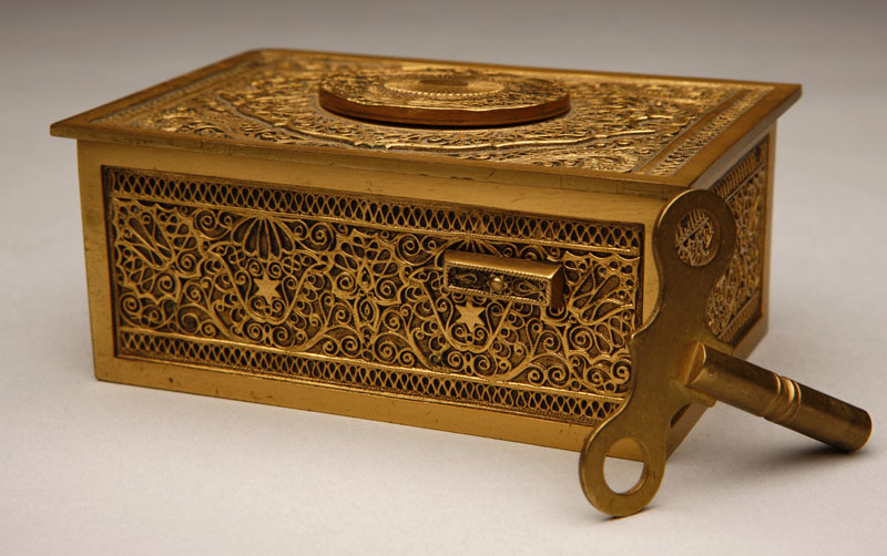 Appraisal: A Continental gilt metal automaton singing bird box A Continental