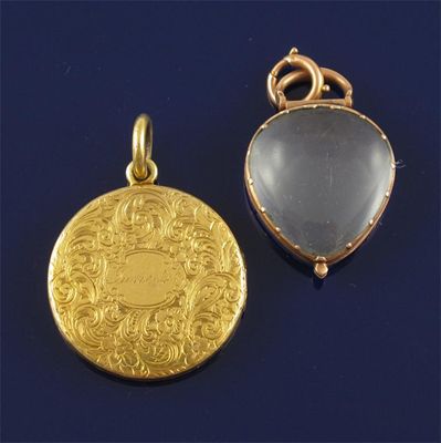 Appraisal: An early th century gold mounted pear shaped glass hinged