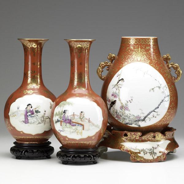 Appraisal: Three Japanese Kutani vases th C Urn-shaped vase on base