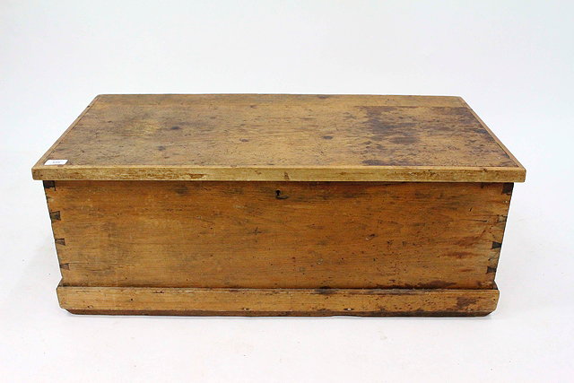 Appraisal: AN OLD PINE BLANKET BOX with iron ring handles cm