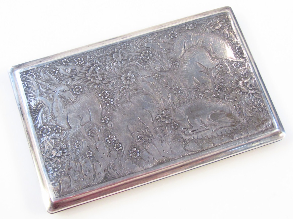 Appraisal: An early thC cigarette case the rectangular body heavily engraved